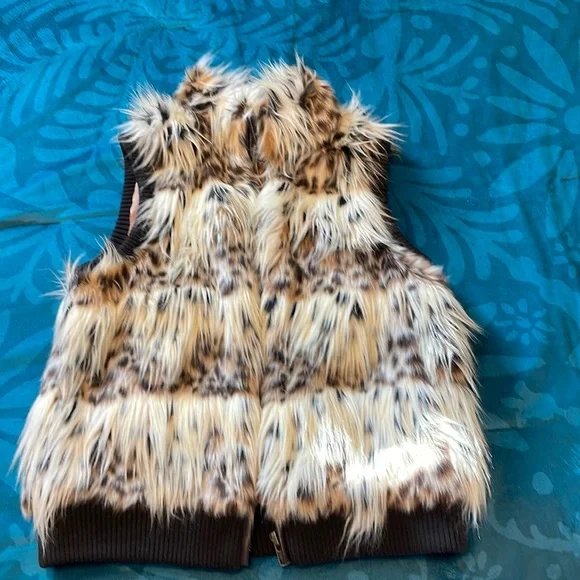 Vest. Very furry and soft faux fur. - Picture 1 of 5